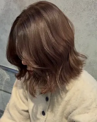 ミディアム カラー 赤みオフの透明感職人 /ケア重視の美髪施術のヘアスタイル