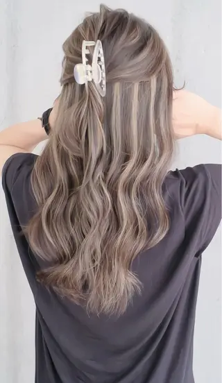 ロング カラー Mariana/ 鶴原-ハイライトのヘアスタイル