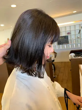 ミディアム 柴田 日菜子のヘアスタイル