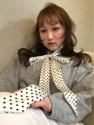 カラー rinka／暖色 ブリーチのヘアスタイル