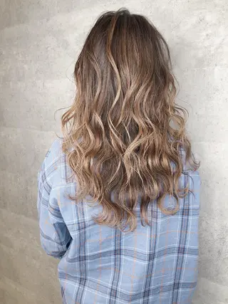 ロング カラー _WHITE 天王寺のヘアスタイル