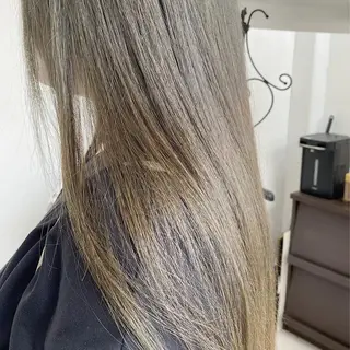 ロング 髪質改善カラー× 美髪ストレート前出のヘアスタイル