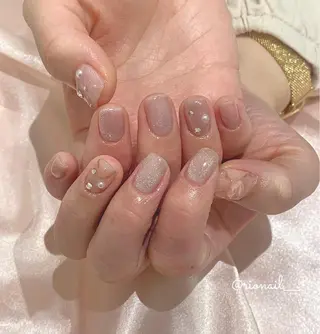 ネイル 𝘙𝘪𝘰𝘯𝘢 ...🕯🤍のネイルデザイン