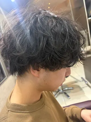 パーマ メンズ フェザーパーマ/ ダブルカラー/藤田のヘアスタイル