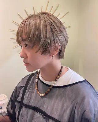 ショート カラー pole/apartment所属・💓パーマ，💗 レイヤーカットのヘアスタイル