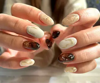 ミディアム 2dy所属・2DY NAIL SALONのネイルデザイン