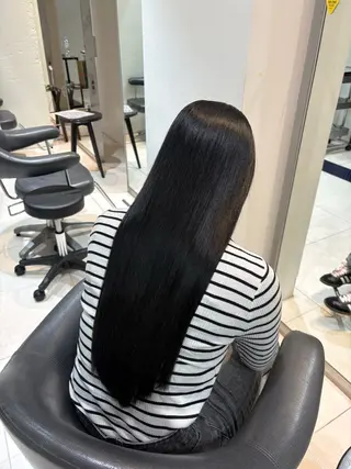 ロング オオムラ メイのヘアスタイル