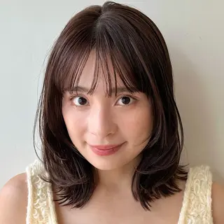 ミディアム カラー あやめ【顔まわり/レ イヤー/柔らかカラ】のヘアスタイル
