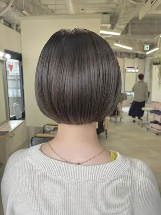 ショート カラー 色白に見える暗髪 梅田・増田のヘアスタイル