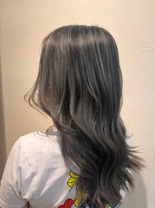 セミロング カラー 伯部 真子のヘアスタイル