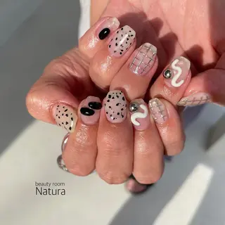 ネイル マツエク・マツパ アイブロウ beautyroom Naturaのネイルデザイン