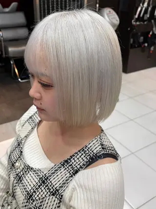 ショート カラー ホワイト/店長/カラ ー講師/錦糸町/岩崎のヘアスタイル