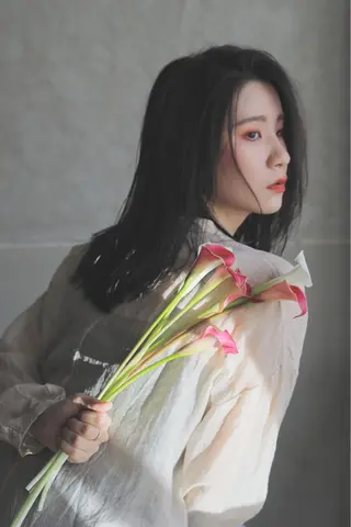 セミロング さの あやねのヘアスタイル