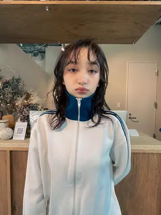 ミディアム 五屋 美咲のヘアスタイル