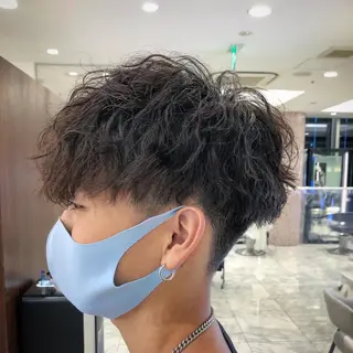 ショート パーマ メンズ 波巻きウェーブ 韓国風パーマ 纐纈のヘアスタイル