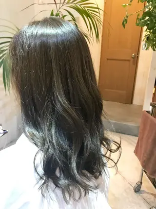 ロング カラー ルーヴル所属・長尾 桃佳のヘアスタイル