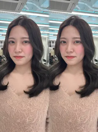 ロング 韓国ヘア/ブリーチ無 しWカラー/オリーブのヘアスタイル