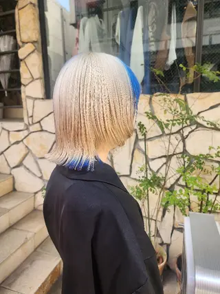 ミディアム Backbocker所属・ハイトーン/ブリーチ /デザインカラーのヘアスタイル