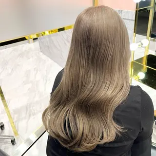 ロング カラー LOUIS所属・LOUIS/RIKA /ハイトーンカラーのヘアスタイル