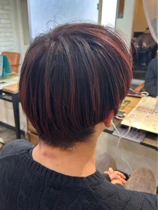 ショート カラー コヤナギ ラムのヘアスタイル