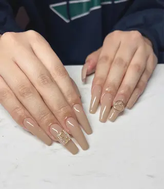 ネイル ちゅるんネイル🪄 耳ツボジュエリー🔗のネイルデザイン