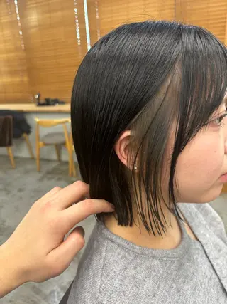 ミディアム カラー mono / Manatoのヘアスタイル