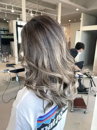 セミロング カラー Lia所属・皆木 智晴のヘアスタイル