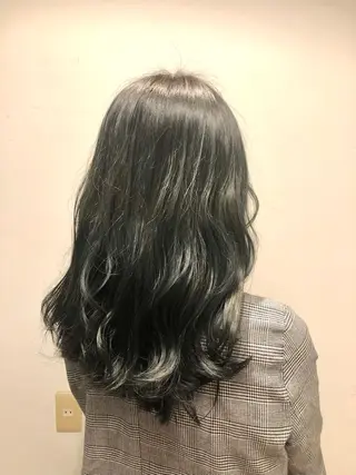 ロング カラー 岩谷 愛依のヘアスタイル