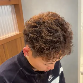 ショート パーマ メンズ 山口 摩七斗のヘアスタイル