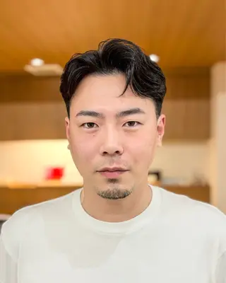 ショート パーマ メンズ 【メンズ縮毛矯正】 FILMS  軍司のヘアスタイル