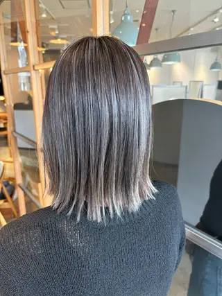 ミディアム カラー パーマ ハイトーンカラー🤍 山下 優華のヘアスタイル