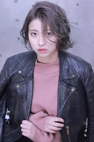 ショート カラー cachecache所属・及川 光のヘアスタイル
