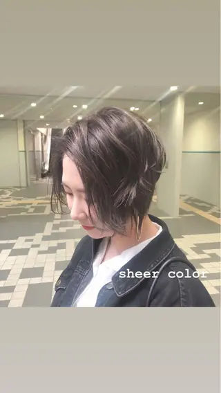 ショート カラー 赤阪 優奈のヘアスタイル
