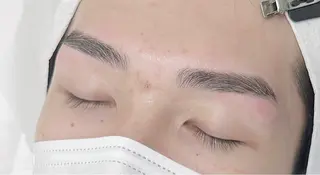 アイブロウ カワイイ保証🤍🪄 yui.tの眉毛・アイブロウイメージ