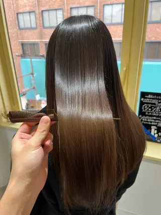 セミロング カラー ワタイショウタ 髪質改善✨眉毛サロンのヘアスタイル