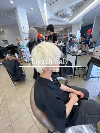 ショート ハイトーンカラー / 美髪矯正/出口優斗のヘアスタイル