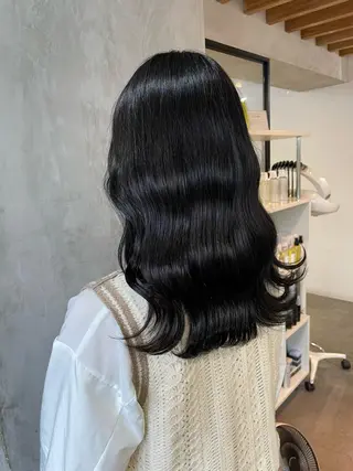 ミディアム 横山 奈央のヘアスタイル