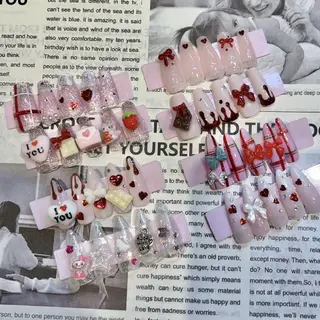 ネイル SLASH所属・Momo ♡のネイルデザイン