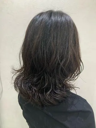 ミディアム パーマ ハイトーンカラー🤍 山下 優華のヘアスタイル