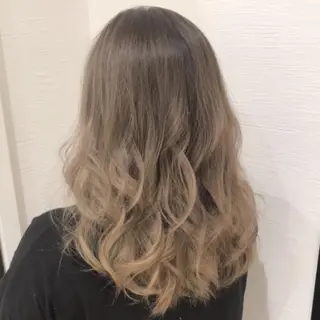 ミディアム 岸川 恭子のヘアスタイル