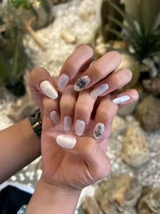 ネイル 暖色系ツヤカラー コトノ🫧のヘアスタイル