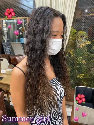 ロング カラー モモカ/ハイトーン /バレイヤージュのヘアスタイル