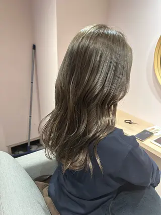 カラー 芝智也／ ブリーチカラーのヘアスタイル