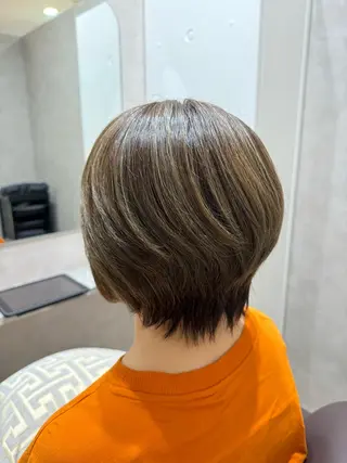 ショート ハイライト×レイヤー 🖤木津谷のヘアスタイル