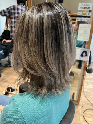 カラー 早川 真幸のヘアスタイル