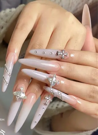 ネイル 高木 維麗絲のネイルデザイン