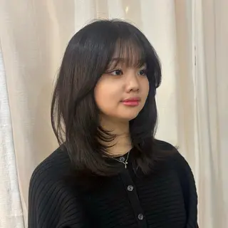 セミロング ゆうめ 透明感カラー /韓国風レイヤーのヘアスタイル