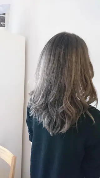 セミロング 勝沼 佑季のヘアスタイル