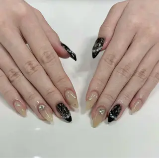 ネイル 秋元 琴音のネイルデザイン