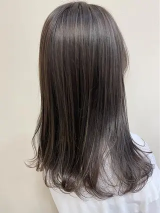 ロング カラー 沢田 瞳のヘアスタイル